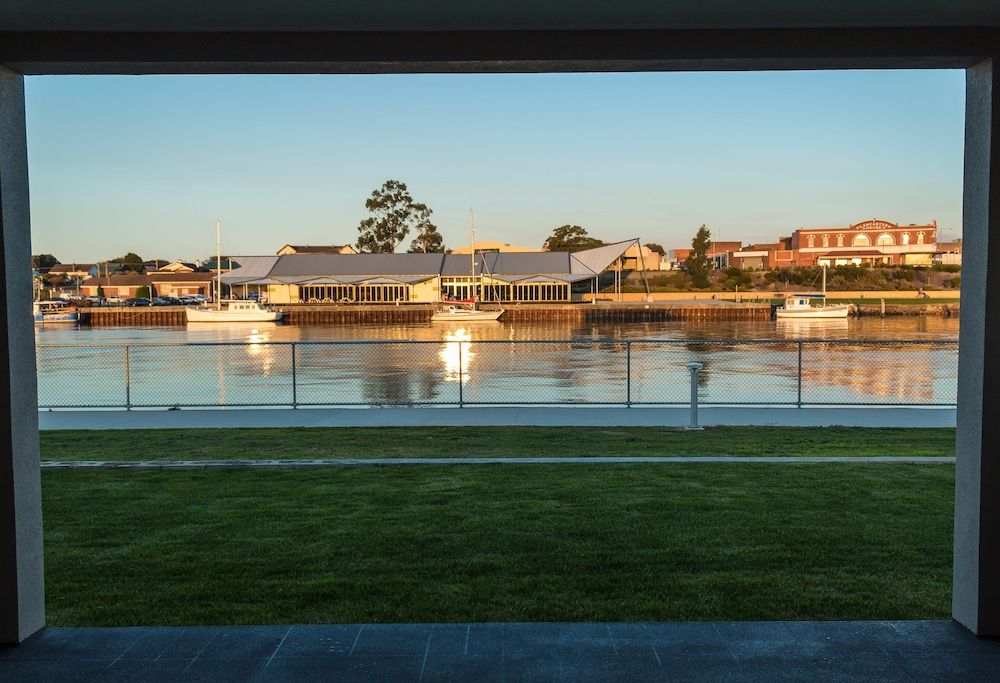 Ulverstone Waterfront Apartments — 4-Star Luxury Hotel in Ulverstone, Australia