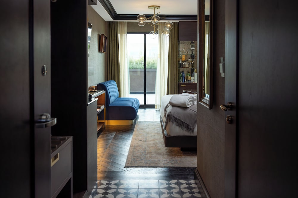 Whisky Hotel - photo 6