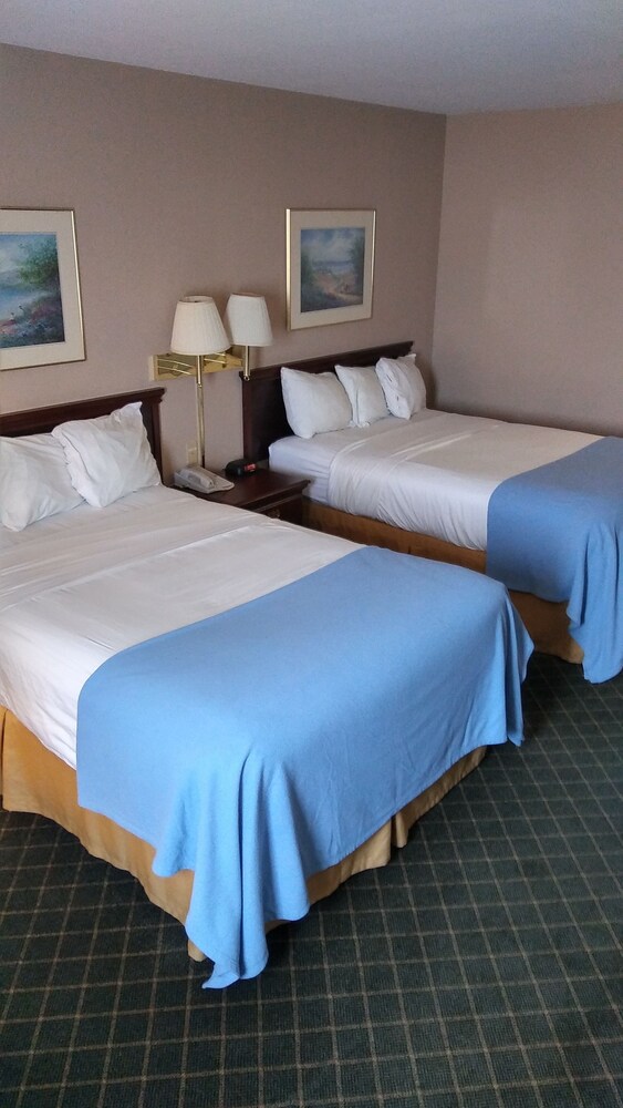 Briarwood Inn of Sparta - photo 3