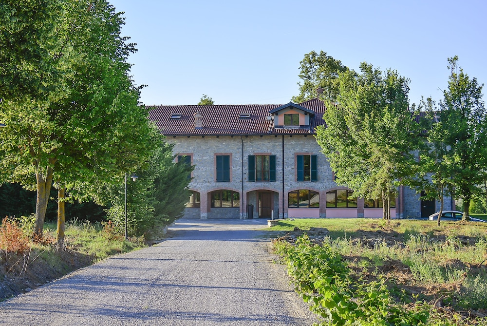 Tenuta Larenzania — hotel in Dogliani