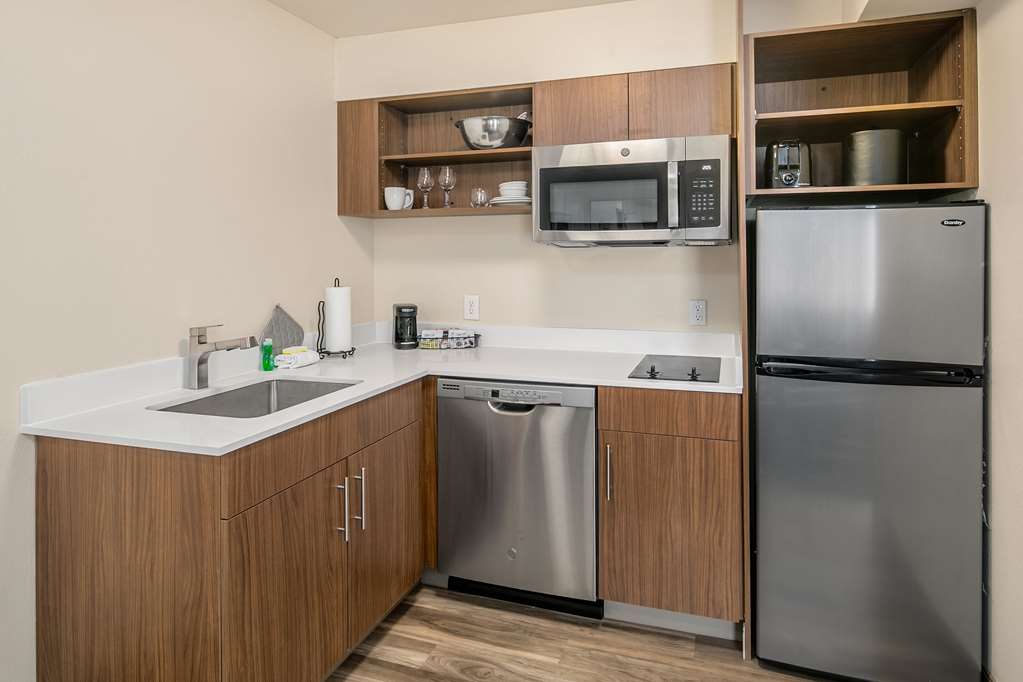 Executive Residency by Best Western Navigator Inn & Suites - photo 16