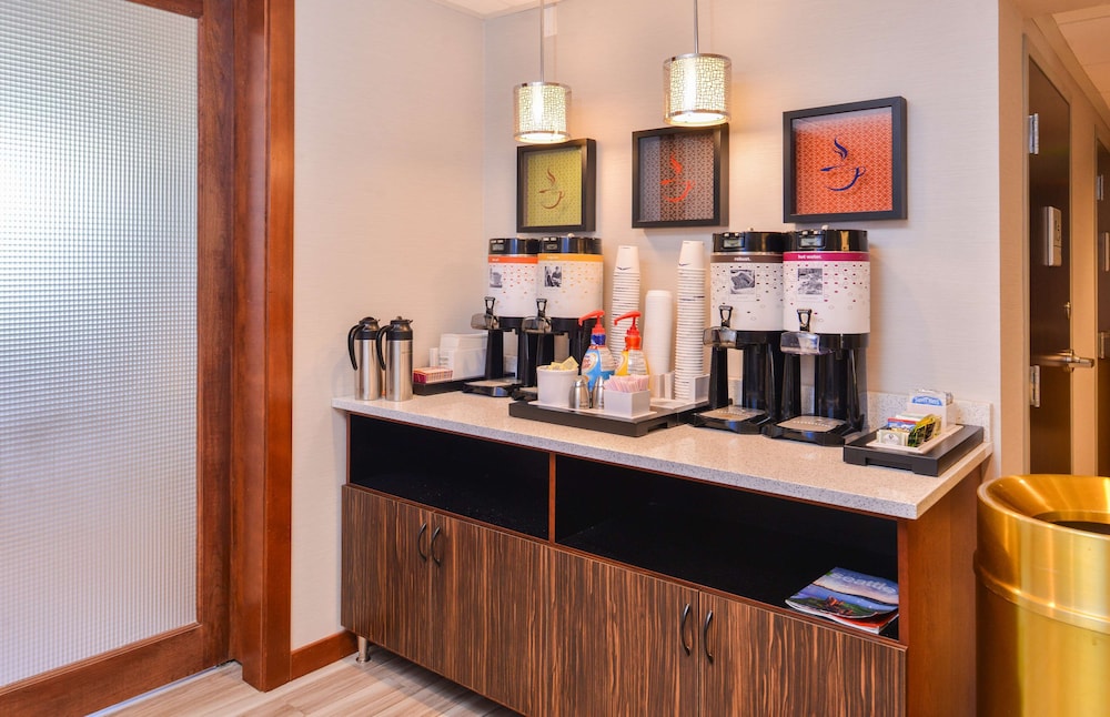 Hampton Inn Seattle Airport - photo 26