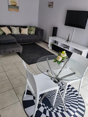 Studio47 on Concourse - last minute hotel in Unknown City