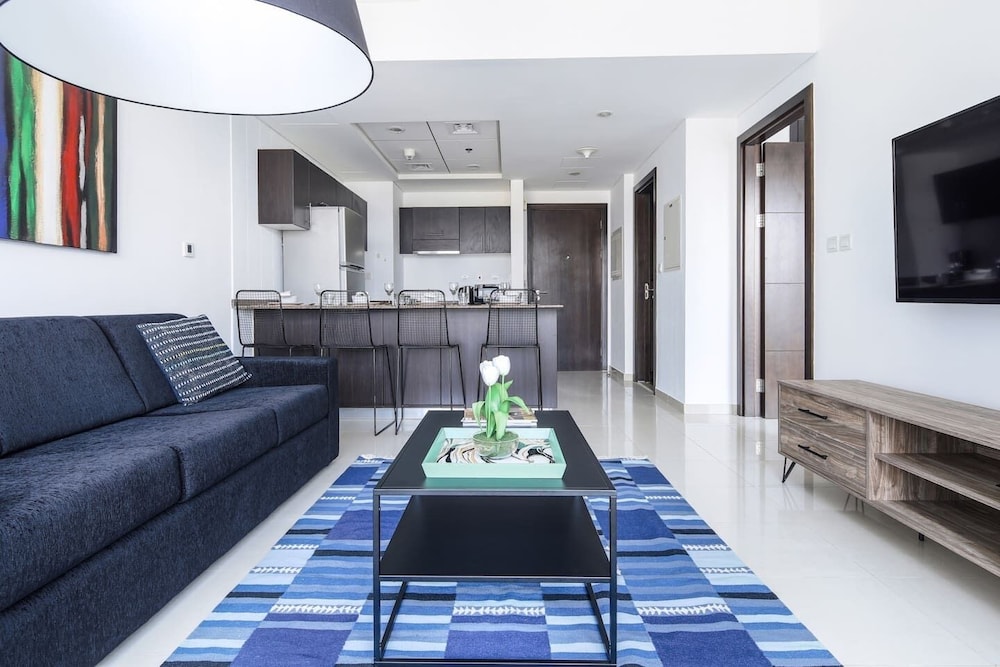 Marina Views Beautiful 1BR in Dubai Marina — 4-Star Luxury Hotel in Dubai, United Arab Emirates