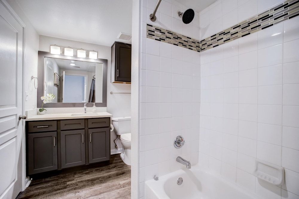 Island Breeze 1BR Medical Center NRG Galleria Downtown — 4-Star Luxury Hotel in Houston, United States