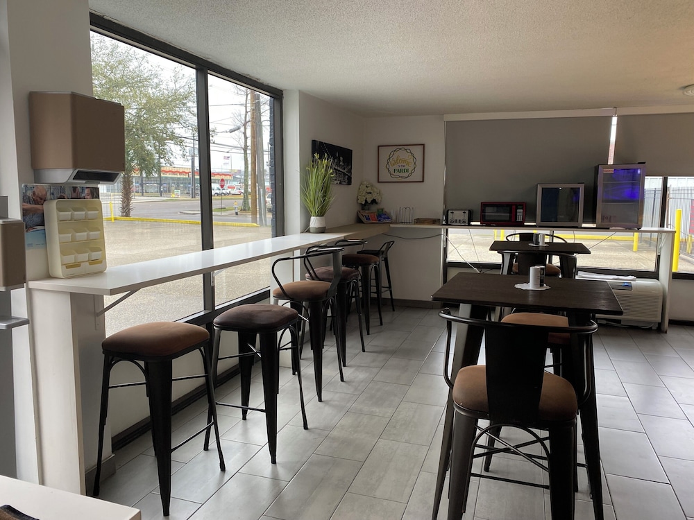 Hotel 10 Extended Stay - photo 32