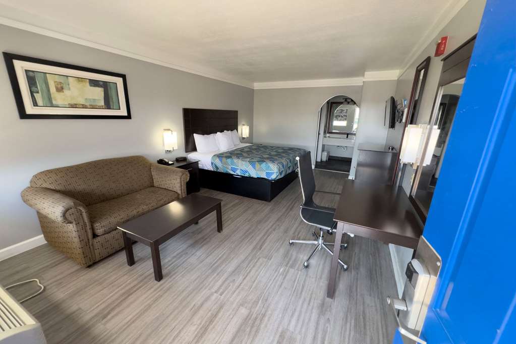 Days Inn by Wyndham Gonzales - photo 8