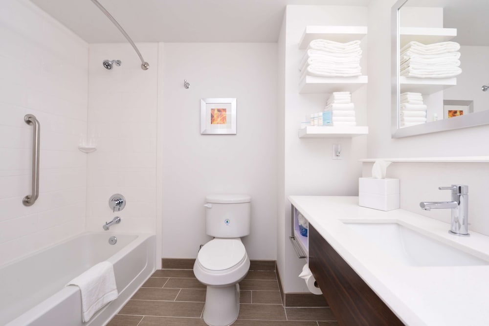 Hampton Inn El Centro - photo 15