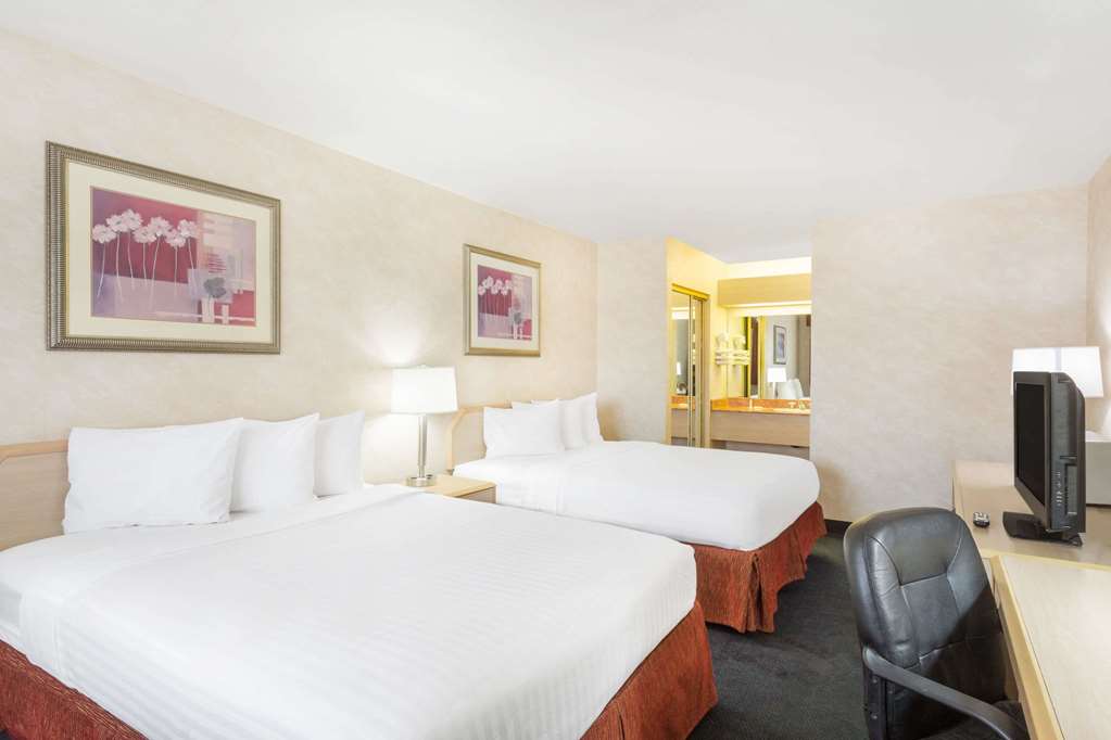 Days Inn by Wyndham Bullhead City - photo 7