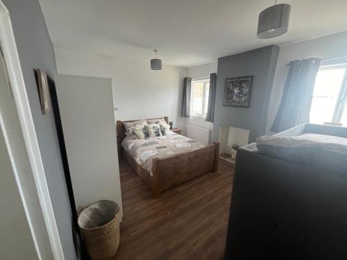 Lingfield Lodge Ewenique Views pets welcome