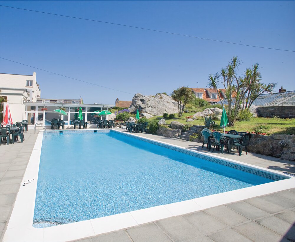 L'Eree Bay Hotel — hotel near Guernsey Airport