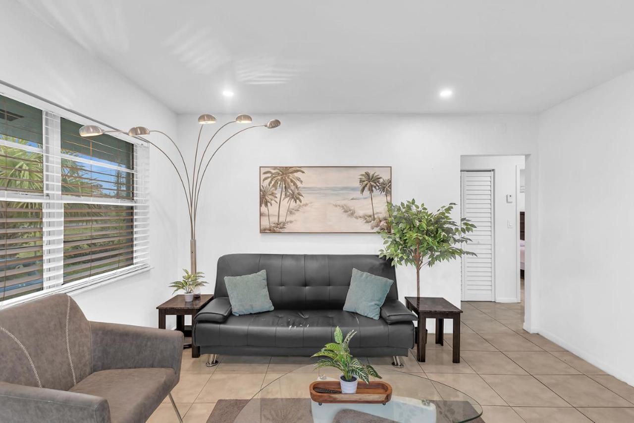 2 Bedroom House Minutes from Beach and Casino in Dania Beach, United States