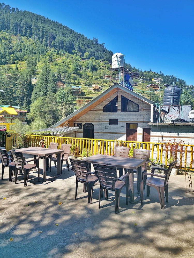 Crystal Mountain Jibhi in Banjar, India