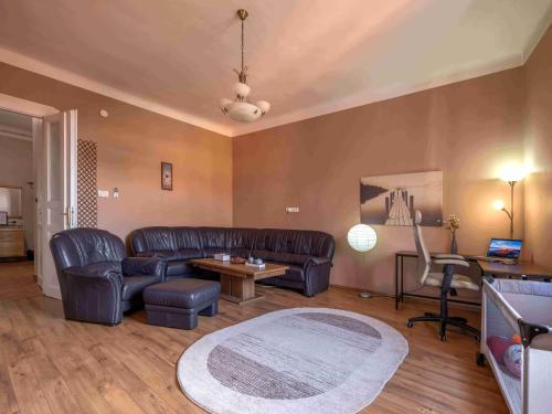 Pinnacle Apartment with balcony — 4-Star Luxury Hotel in Budapest, Hungary
