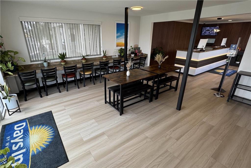Days Inn by Wyndham Ridgecrest near China Lake Naval Station - photo 15