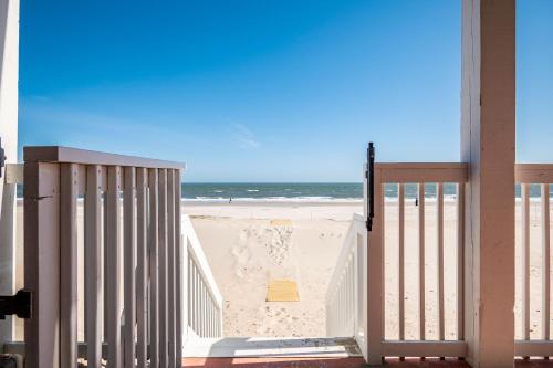 The Salty Dog by Oak Island Accommodations - photo 47