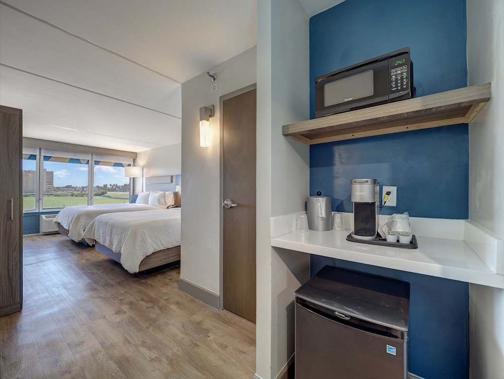 Holiday Inn Express Corpus Christi Beachfront by IHG - photo 20