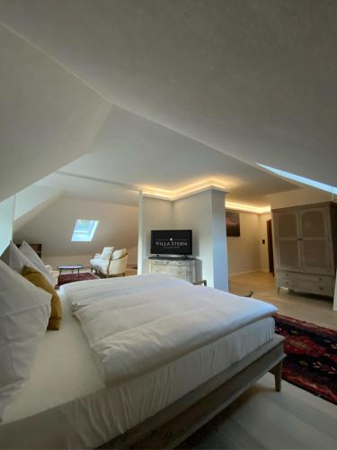 Villa Stern — 4-Star Luxury Hotel in Keutschach Am See, Austria