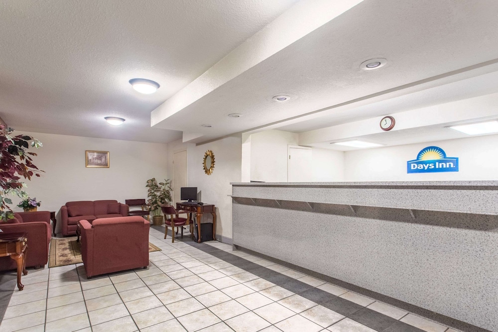 Days Inn by Wyndham Lake City I 10 - photo 2