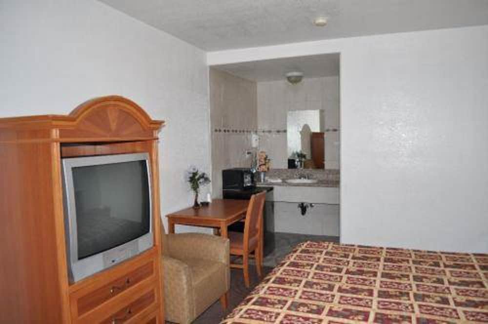 Palace Inn Oxnard - photo 9