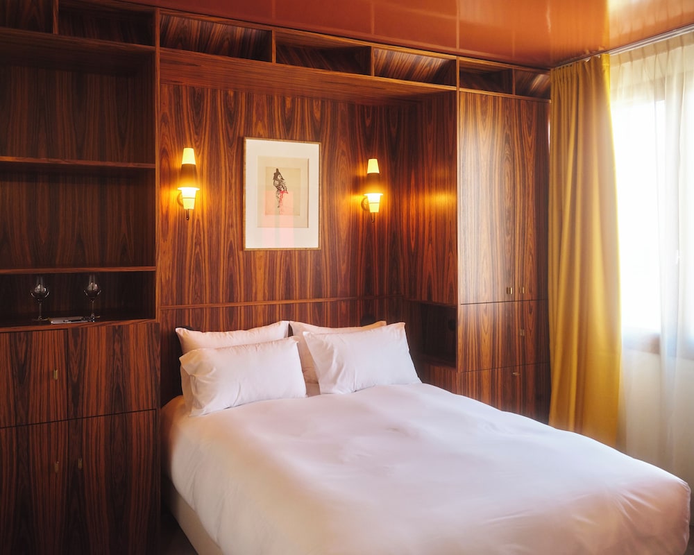 Hôtel Présent 200m des Arènes de Arles Encore Mieux in Arles, France