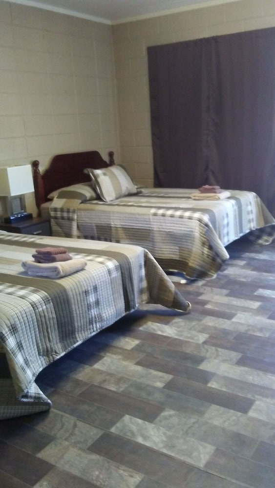 Dighton Inn - photo 8