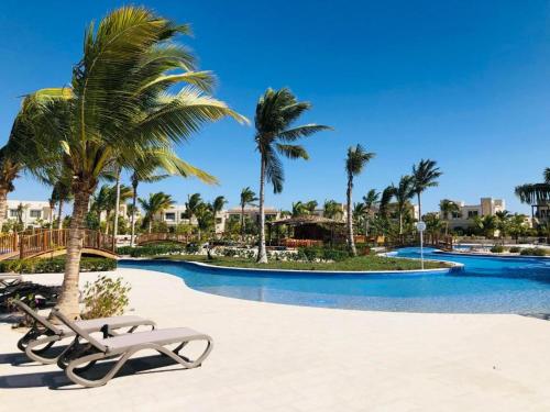 Lake View Luxury Suite Hawana Resort in Salalah, Oman