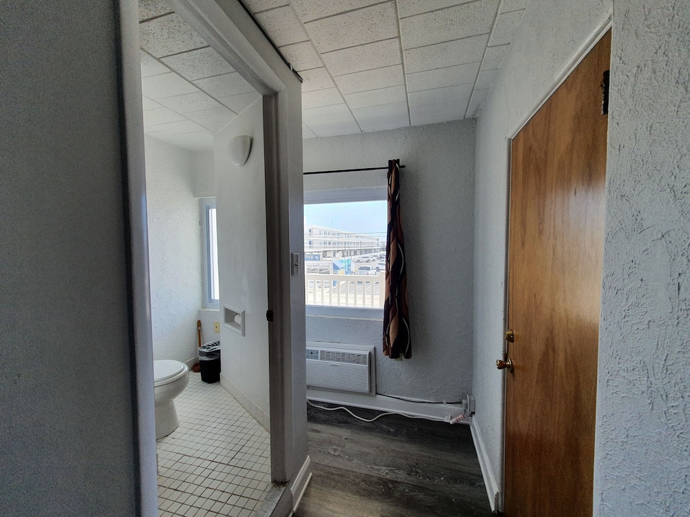 The Coral Sands Motel - photo 40