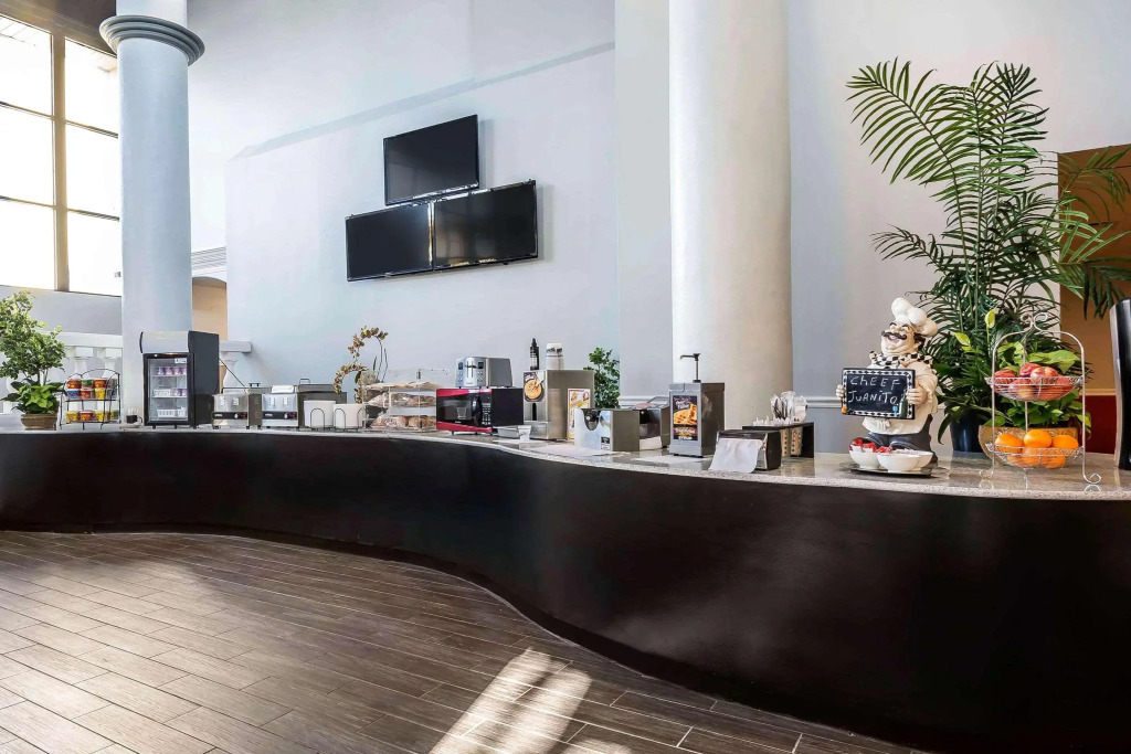 Clarion Hotel Orlando International Airport - photo 2