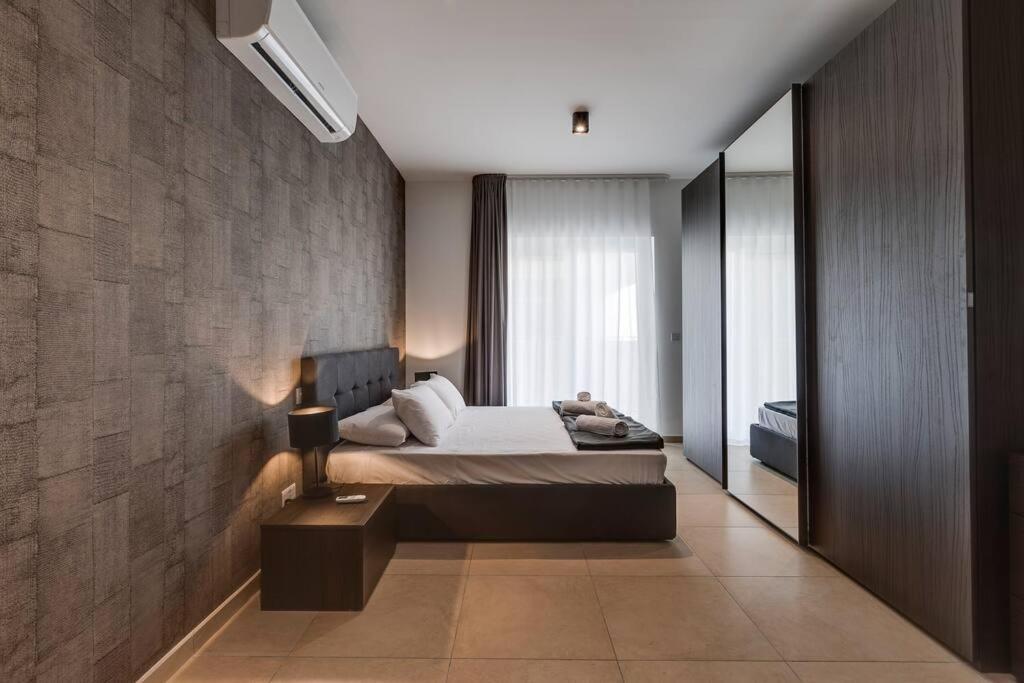 602 Sliema 3Bed seafront with Pool by Homely in Sliema, Malta