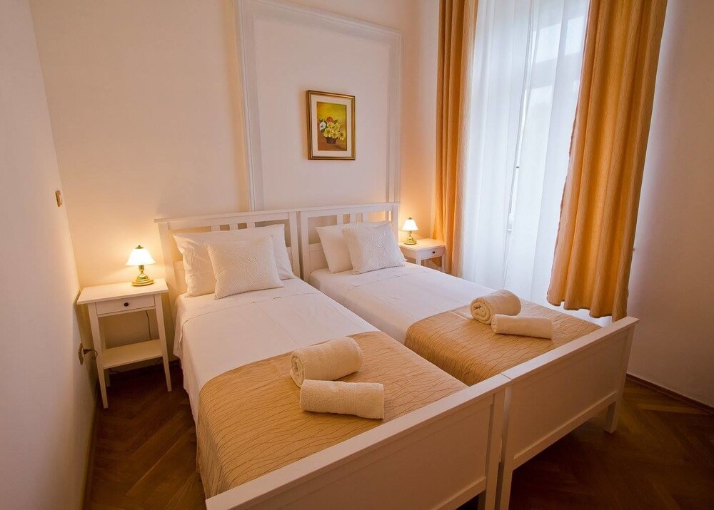 Golden Rooms Bed & Breakfast — 4-Star Luxury Hotel in Trieste, Italy