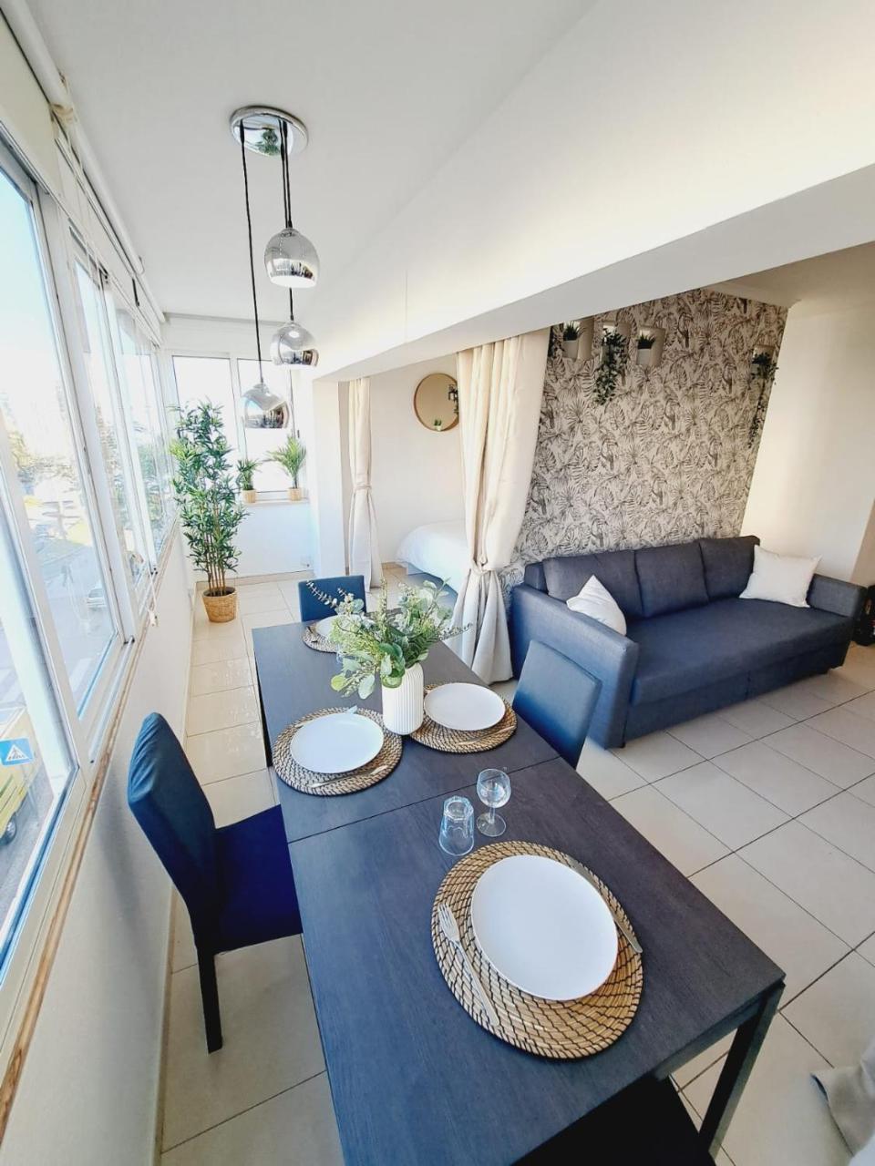 T1 proche plage et commerces — 4-Star Luxury Hotel in Quarteira, Portugal