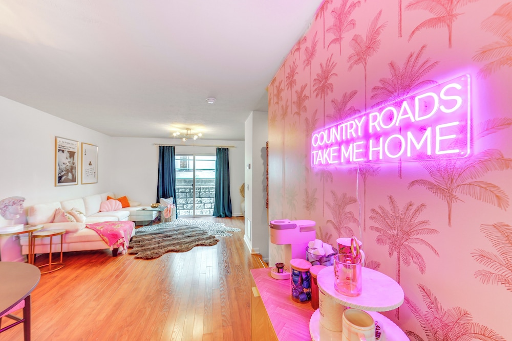Chic Morgantown Vacation Rental 2 Mi to Wvu — 4-Star Luxury Hotel in Morgantown, United States