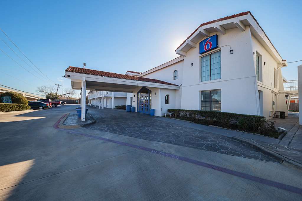 Motel 6 Grand Prairie TX Interstate 30 - photo 5