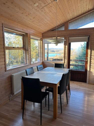 Lakeside cabin in Thingvellir #4