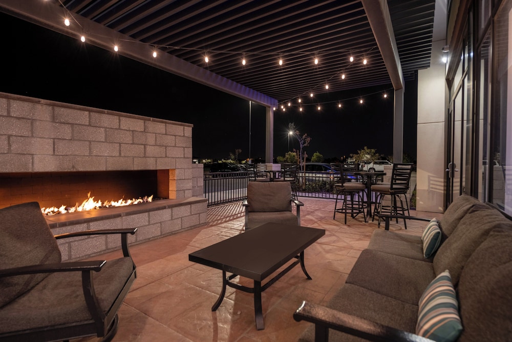 Holiday Inn Express & Suites Gilbert Mesa Gateway Airport by IHG - photo 39