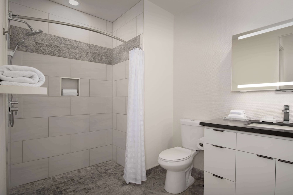 Embassy Suites La Quinta Hotel & Spa - photo 43