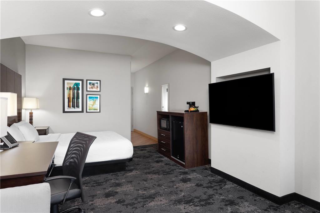 La Quinta Inn & Suites by Wyndham Columbus Edinburgh - photo 17