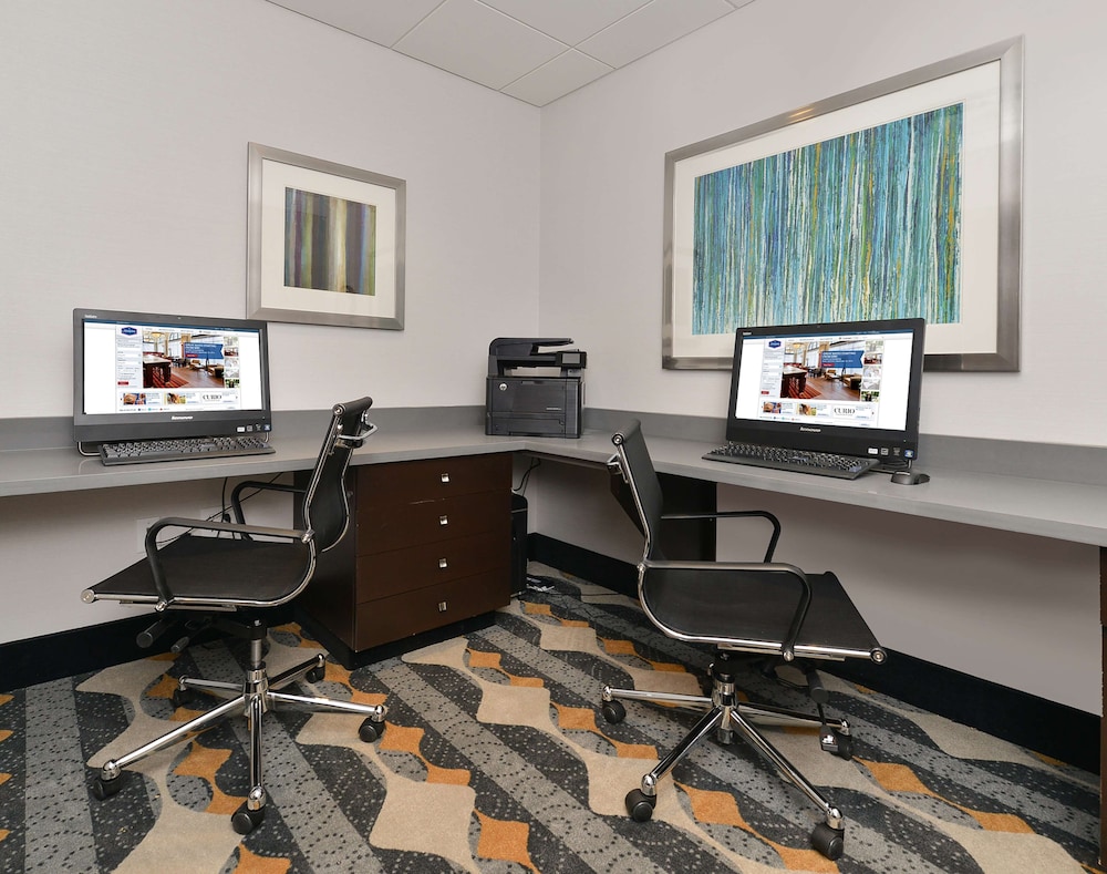 Hampton Inn & Suites Des Moines Downtown - photo 49