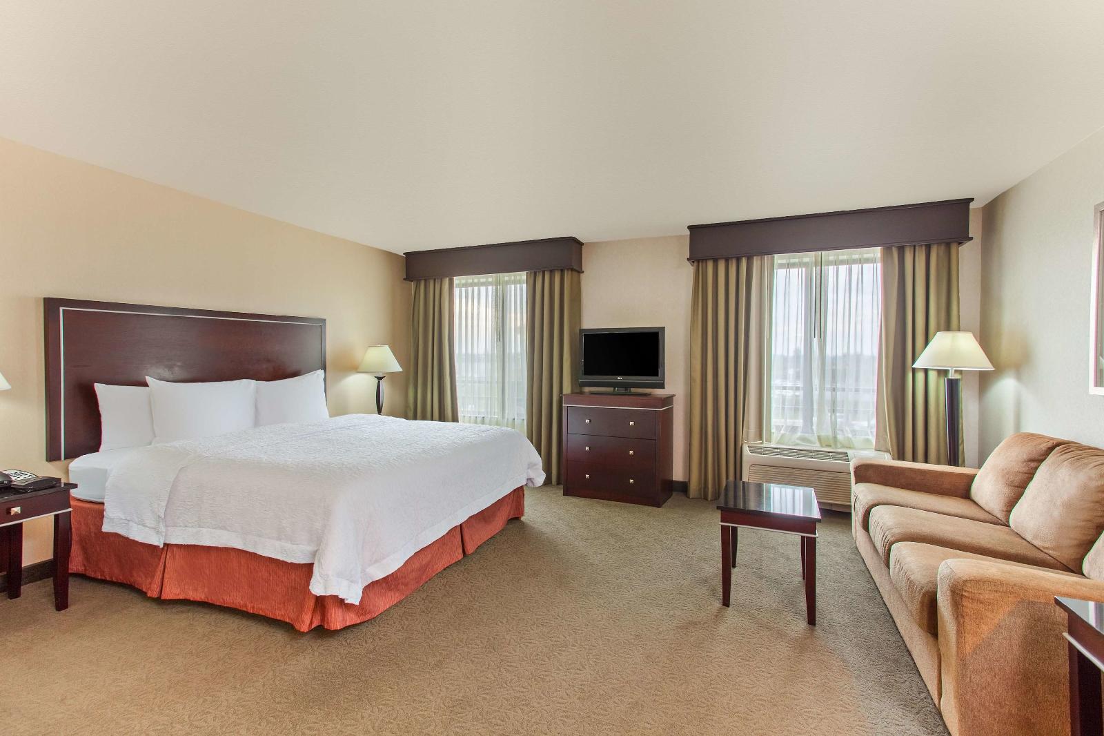 Hampton Inn & Suites Roseville - photo 5