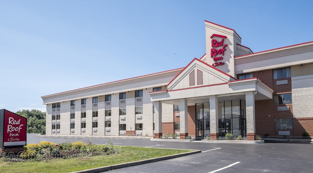 Red Roof Inn and Suites Cleveland Elyria - photo 2