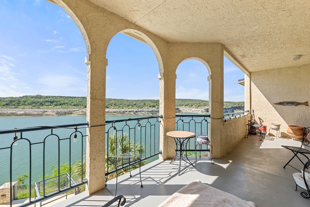 Paradise Island — hotel in Leander
