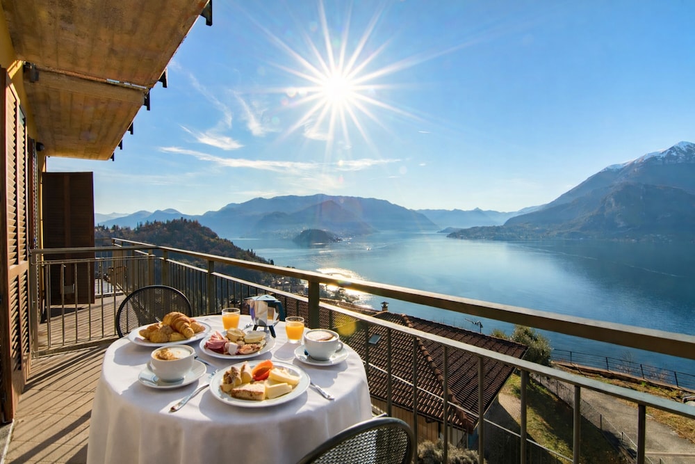Vista d'Oro Ulivo Apt. 7 — 4-Star Luxury Hotel in Perledo, Italy