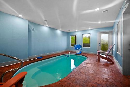 Fuzzy's Den - carbon neutral hotel in Pigeon Forge