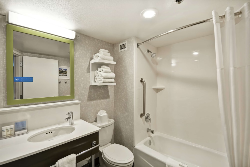 Hampton Inn Seattle Southcenter - photo 17