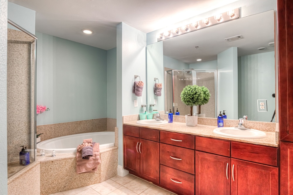 Laketown Wharf Resort by Aneliya's Rentals - photo 796