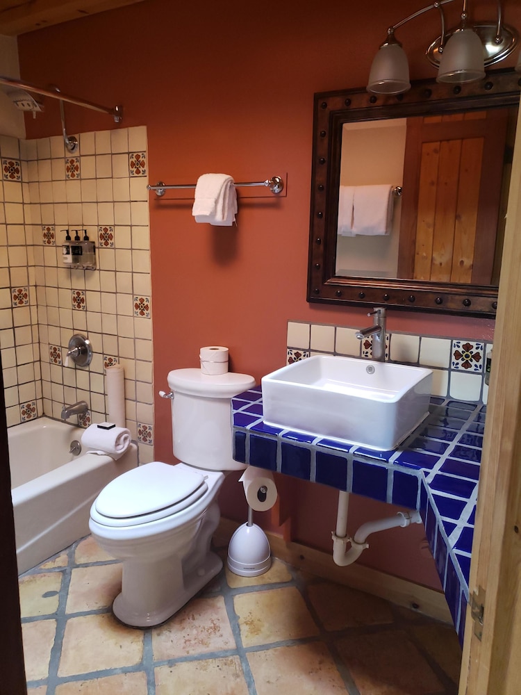 The Abiquiu Inn - photo 24