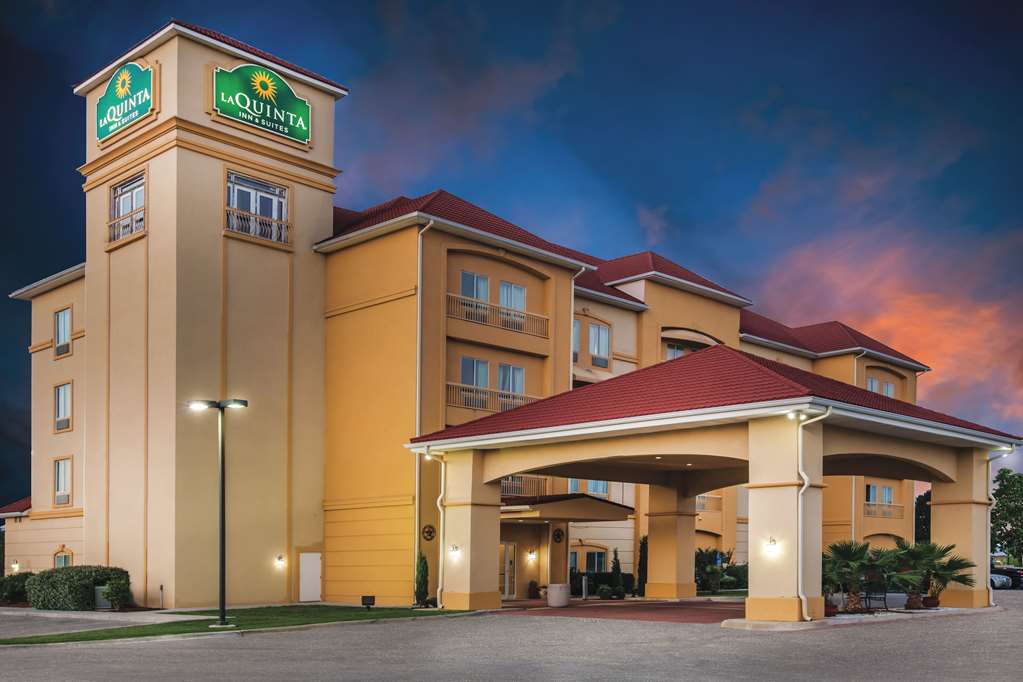 La Quinta Inn & Suites by Wyndham Brownwood - photo 2