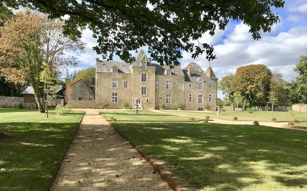 Chateau de Cadouzan - last minute hotel in Saint-Dolay