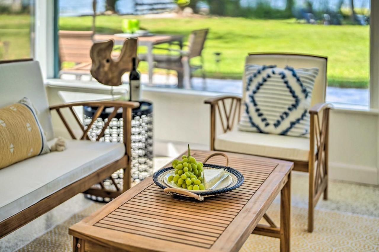 Waterfront Lake Dora Escape with Private Dock and Slip — hotel in Tavares
